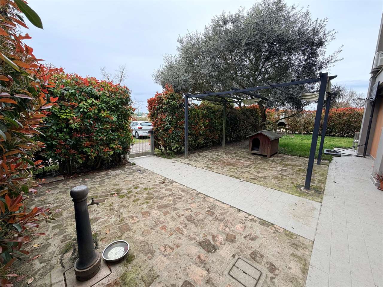 VENDESI QUADRILOCALE A CONA - GIARDINO PRIVATO - Foto 2