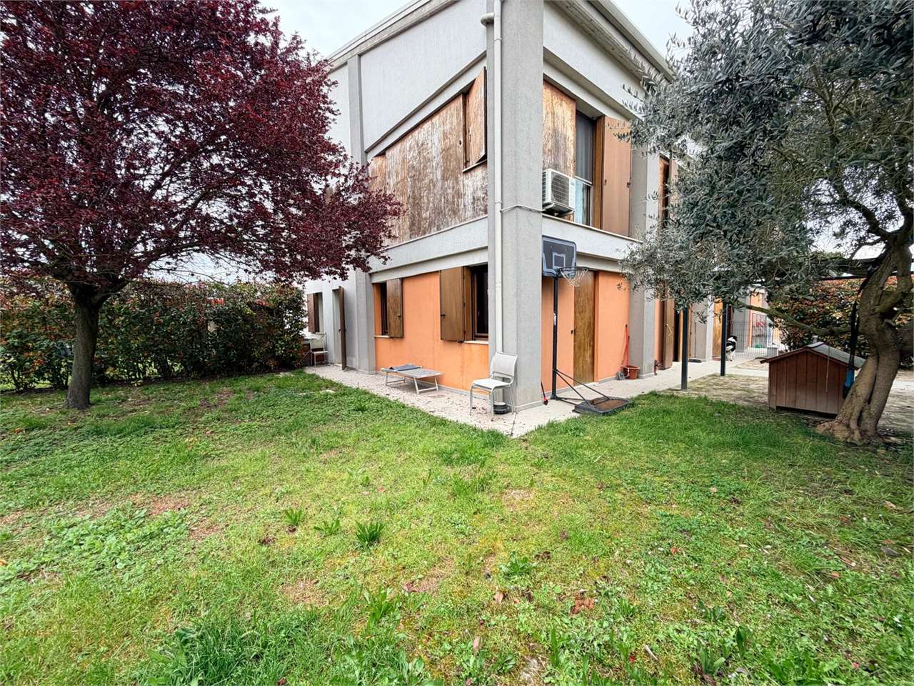 VENDESI QUADRILOCALE A CONA - GIARDINO PRIVATO
